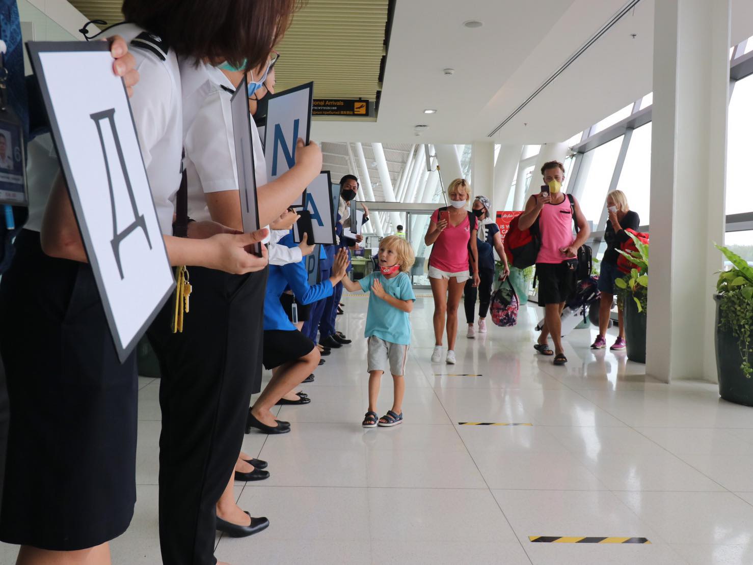 สนามบินภูเก็ต ส่งชาวรัสเซียกว่า 200 คนกลับประเทศ