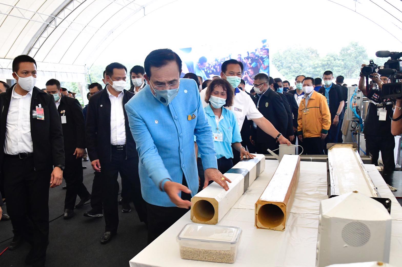 “ประยุทธ์” คิกออฟยางพาราเมืองจันท์ผุด “แผ่นหุ้มแบริเออร์-เสาหลักนำทาง”