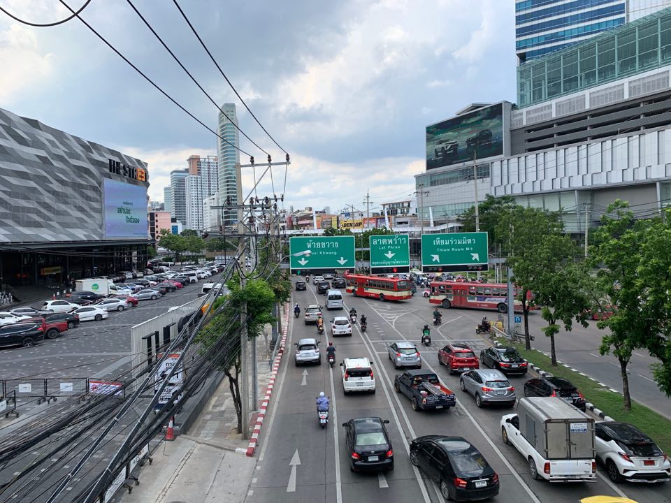กทม. ลุย “มหานครไร้สาย” เร่งระบบ “สายสื่อสาร” ลงดิน