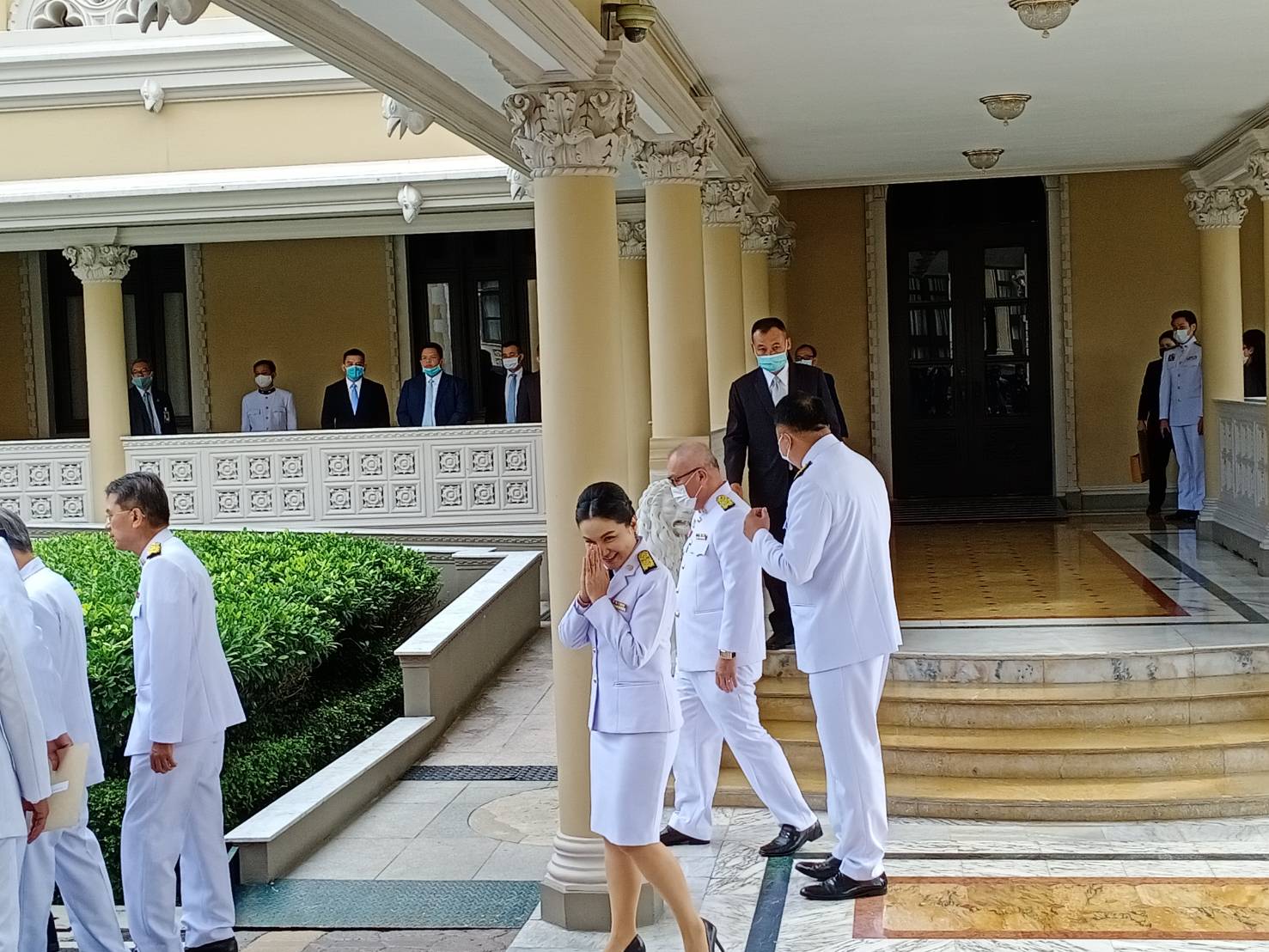“นฤมล” รัฐมนตรีช่วยแรงงาน ออร่าจับ กลับทำเนียบอย่างผู้ชนะ