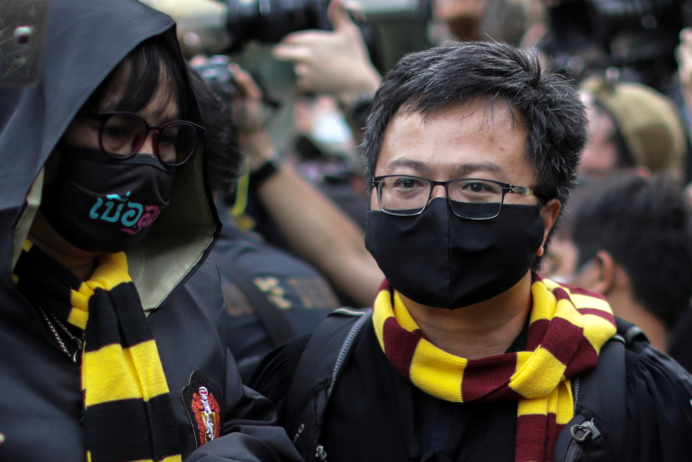 ด่วน! ‘ทนายอานนท์’ ถูกจับตามหมายจับศาลอาญา ข้อหายุยงปลุกปั่น