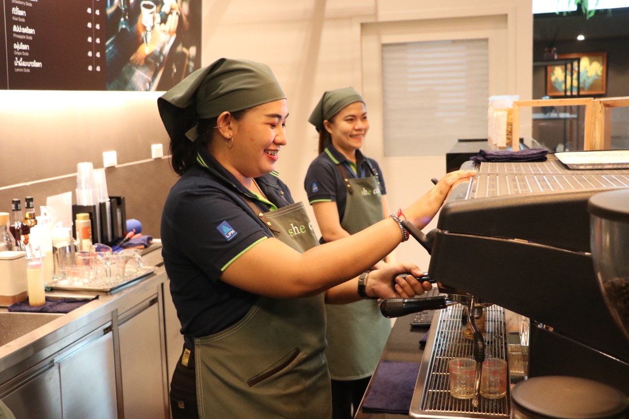 ร้าน She Cafe by LPC