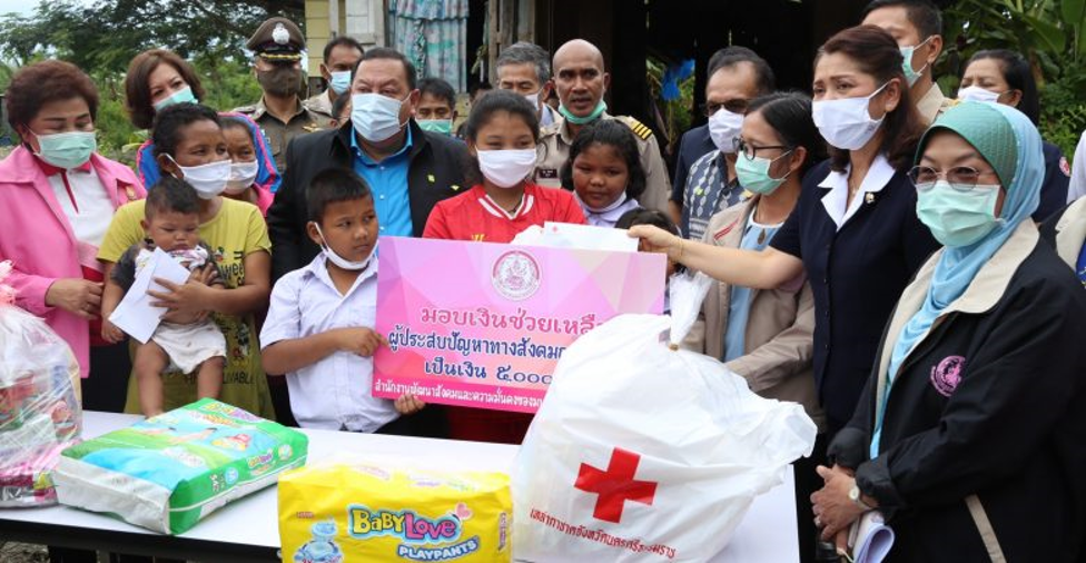 พม. เล็งเปิด “คลินิกแม่เลี้ยงเดี่ยว” ทุกจังหวัด หวังแก้ปัญหาเป็นรูปธรรม ช่วยแม่วัยใสดูแลลูกมีคุณภาพ