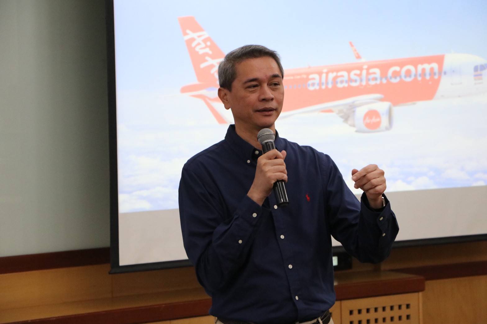 แอร์เอเชีย ปรับสารพัดกลยุทธ์ เพิ่มทุน-ขนอาหารบนเครื่องขายในสนามบิน