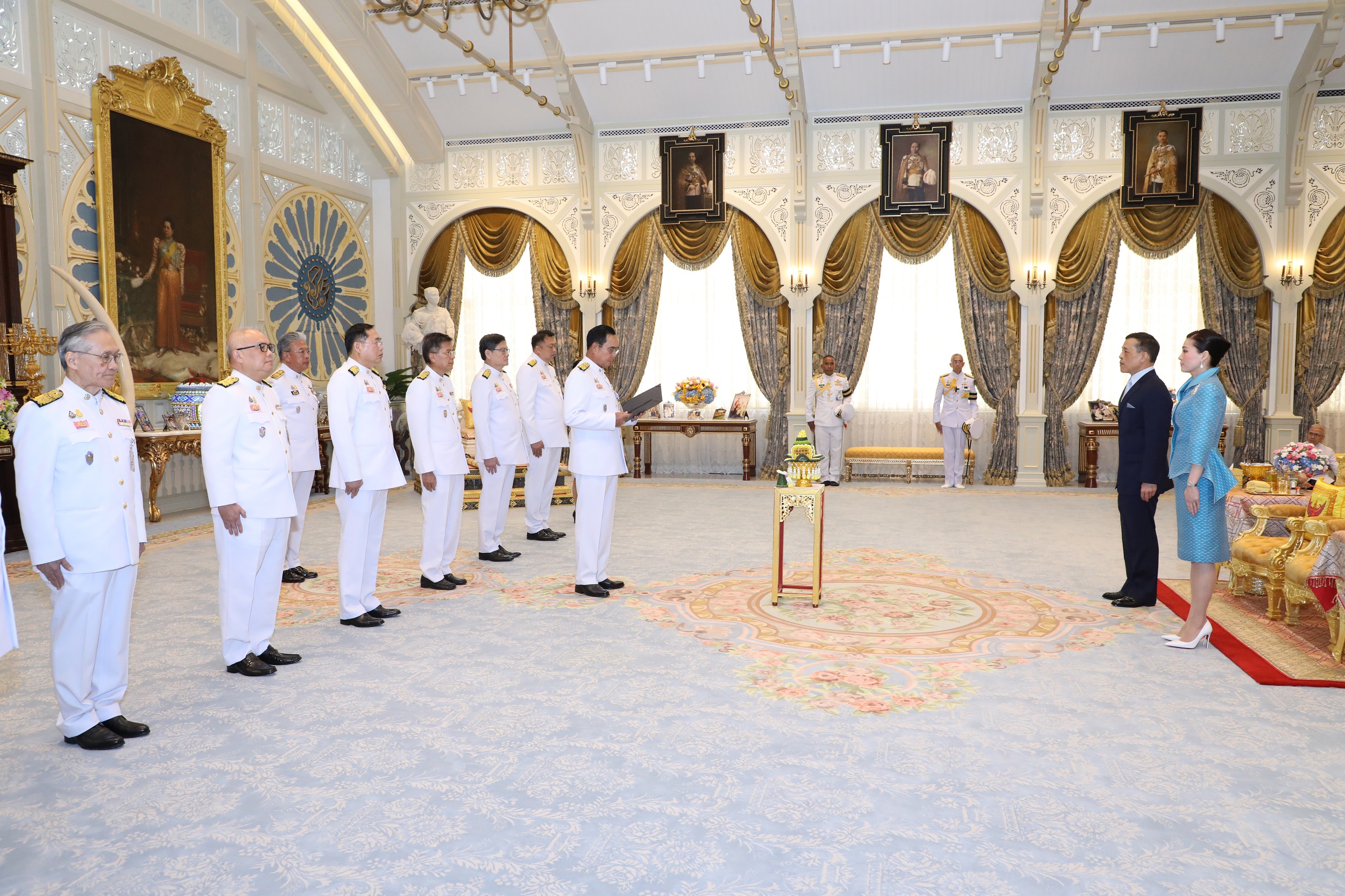 ร.10 รับสั่ง ครม.ประยุทธ์ 2/2 “ให้มีพลังทำสิ่งที่ถูกต้องให้ประชาชน”