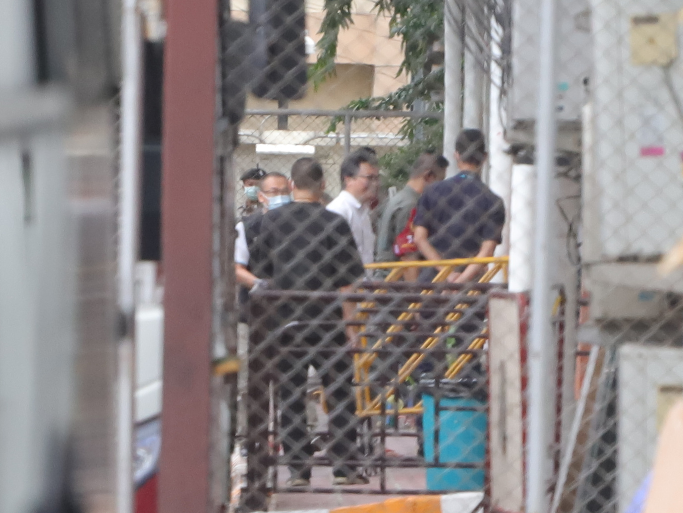 เจ้าหน้าที่ตำรวจ สน.ชนะสงคราม นำตัวแกนนำตัว นายอานนท์ นำภา ฝากขังที่ศาลอาญารัชดา