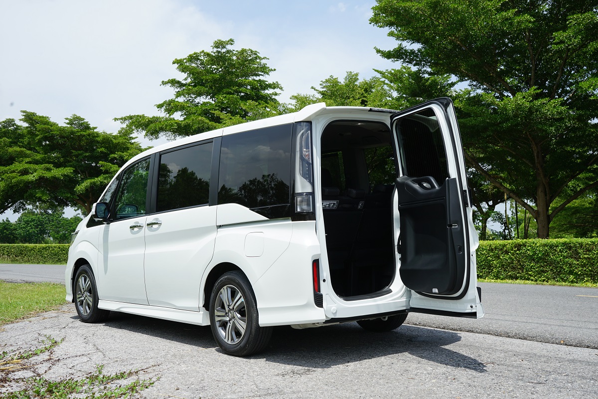ประตูหลัง Honda StepWGN Spada ใหม่