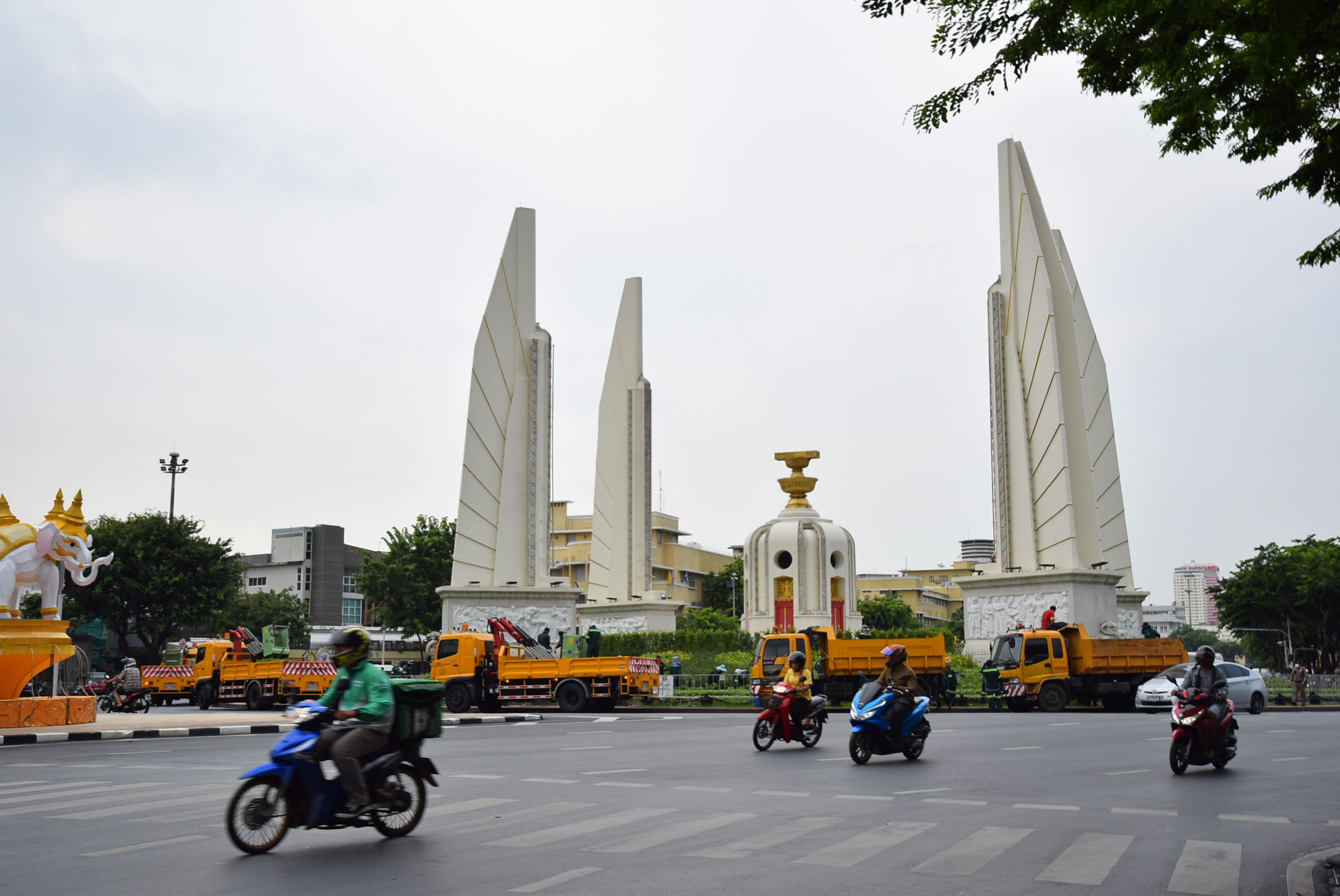 เดิน “ราชดำเนิน” ค้นเรื่องราวในสถาปัตย์คณะราษฎร มรดกยุคสร้างชาติที่กำลังถูกทำลาย
