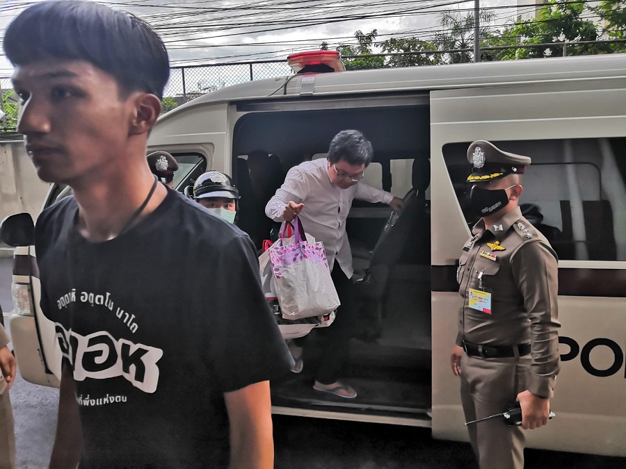 อานนท์-ไมค์ ประสงค์ยื่นประกันตัว ส.ส.พรรคก้าวไกล ใช้ตำแหน่งประกัน