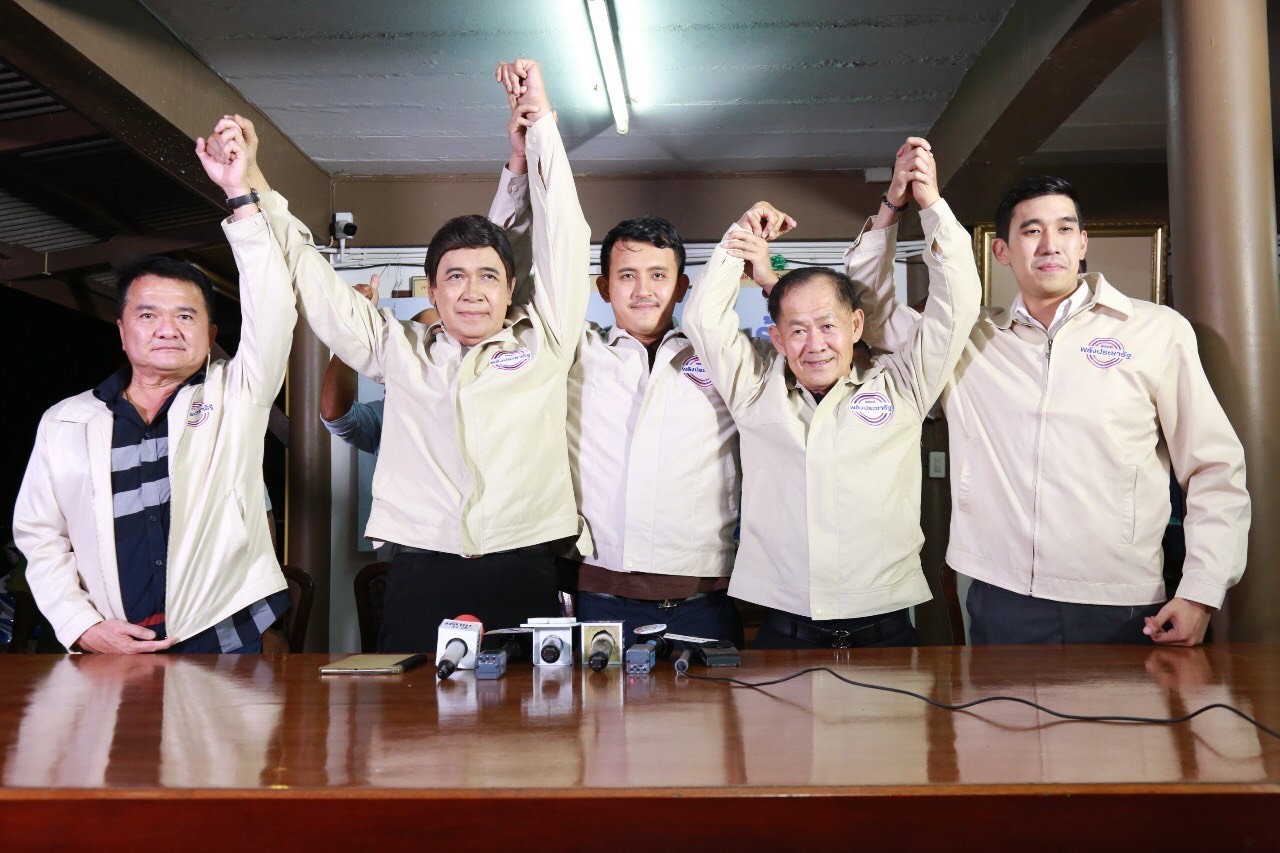 พลังประชารัฐ “บิ๊กป้อม” ชูมือ กรุงศรีวิไล ชนะเลือกตั้งซ่อม สมุทรปราการ