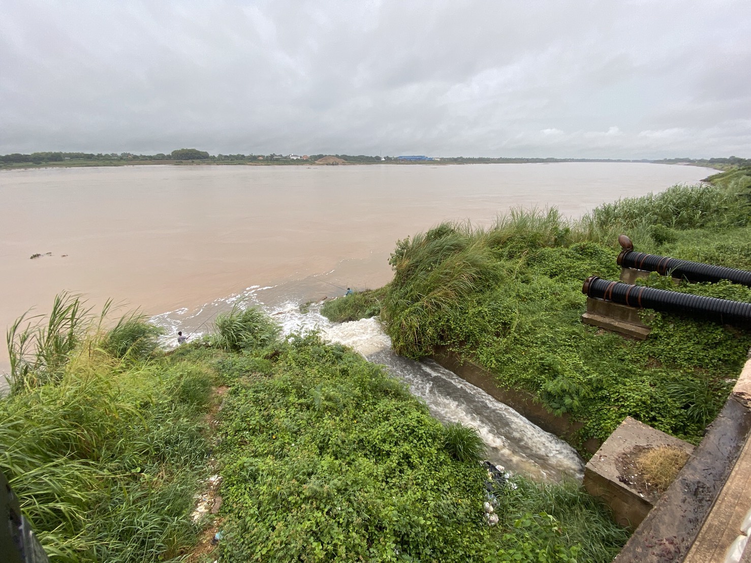หนองคาย ฝนตกเทศบาลเร่งระบายน้ำเฝ้าระวังน้ำท่วมฉับพลัน