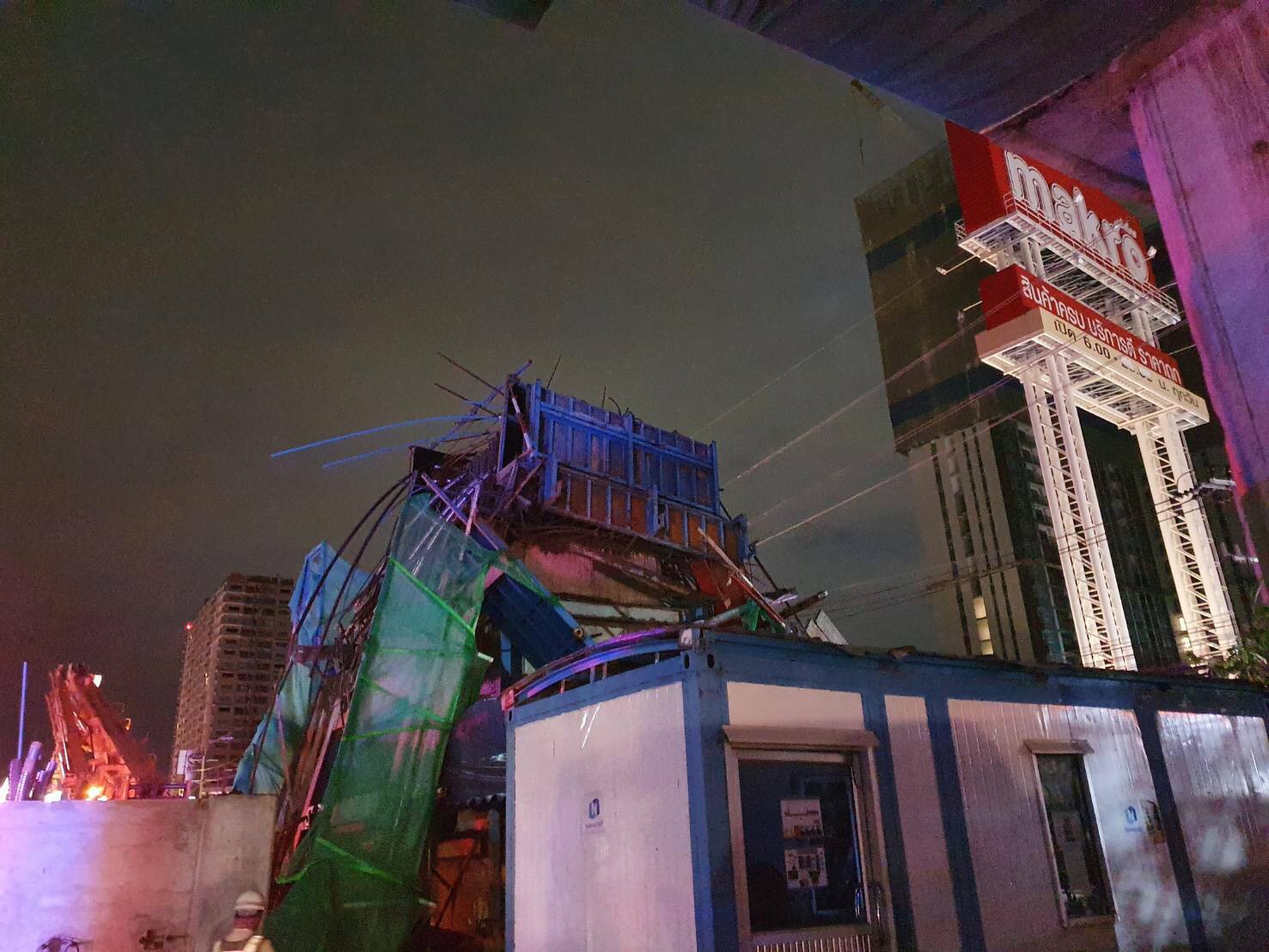 รฟม.แจง ฝนตก-ดินทรุด เสาค้ำยันตอม่อ “รถไฟฟ้าสายสีชมพู” ถล่ม
