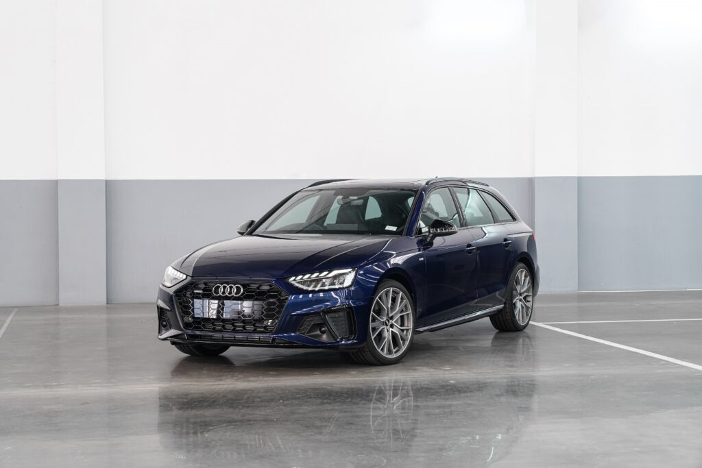 The New Audi A4 Avant ภายนอก