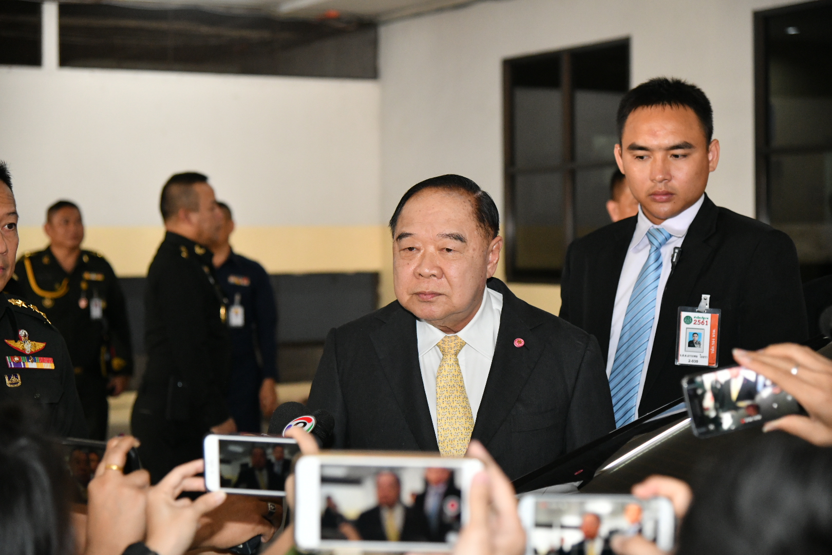 “บิ๊กป้อม” หัวหน้าพลังประชารัฐ ตอบม็อบปลดแอก พร้อมแก้รัฐธรรมนูญ