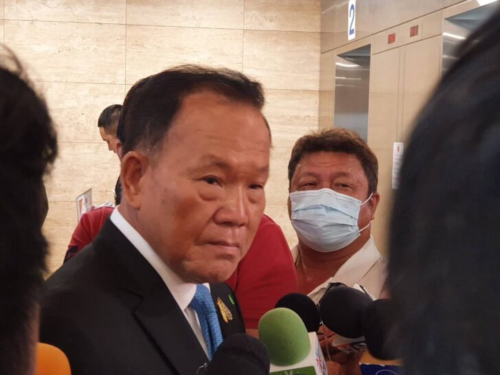 รัฐมนตรีช่วยว่าการกระทรวงการคลัง สันติ พร้อมพัฒน์ รัฐมนตรีช่วยว่าการกระทรวงการคลัง