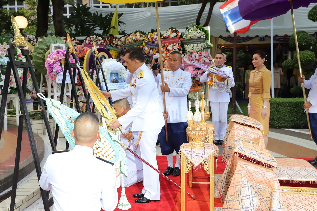 ในหลวง-ราชินี