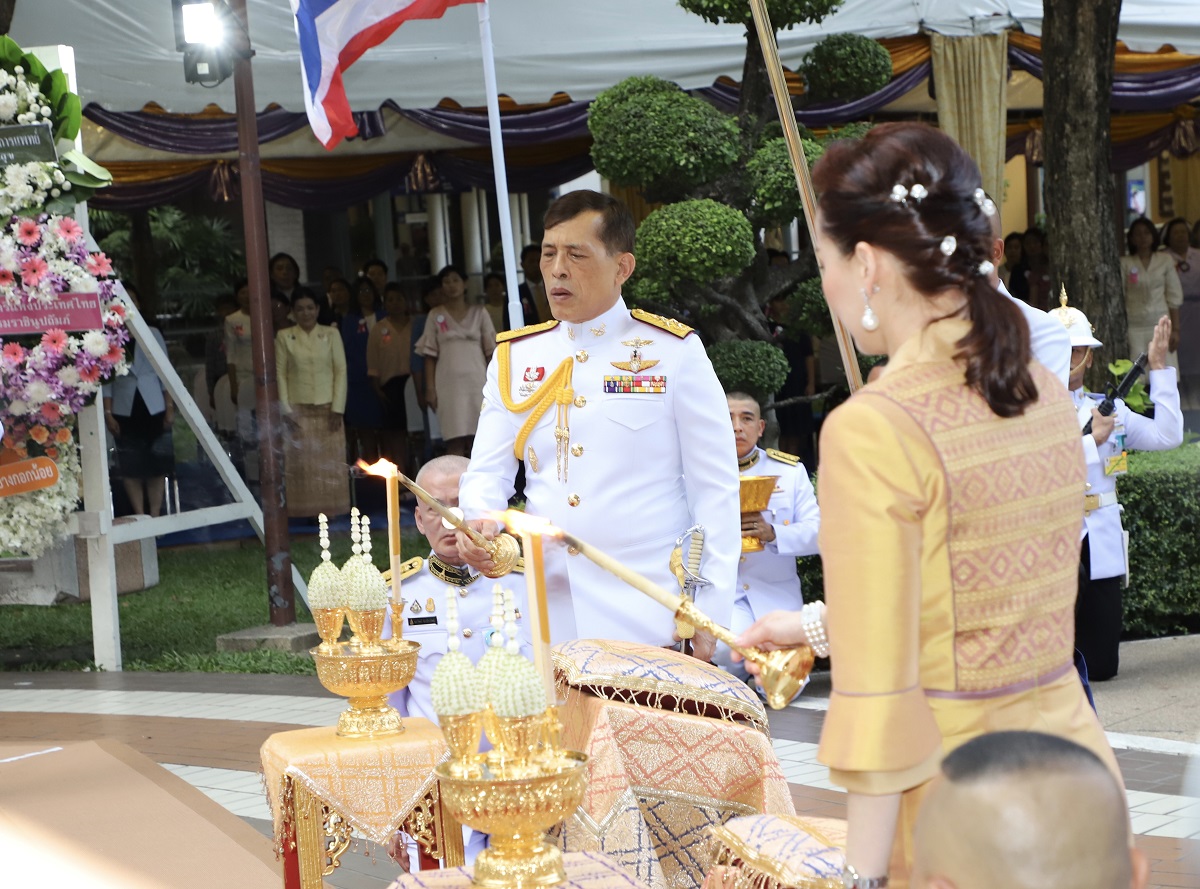 ในหลวง-ราชินี