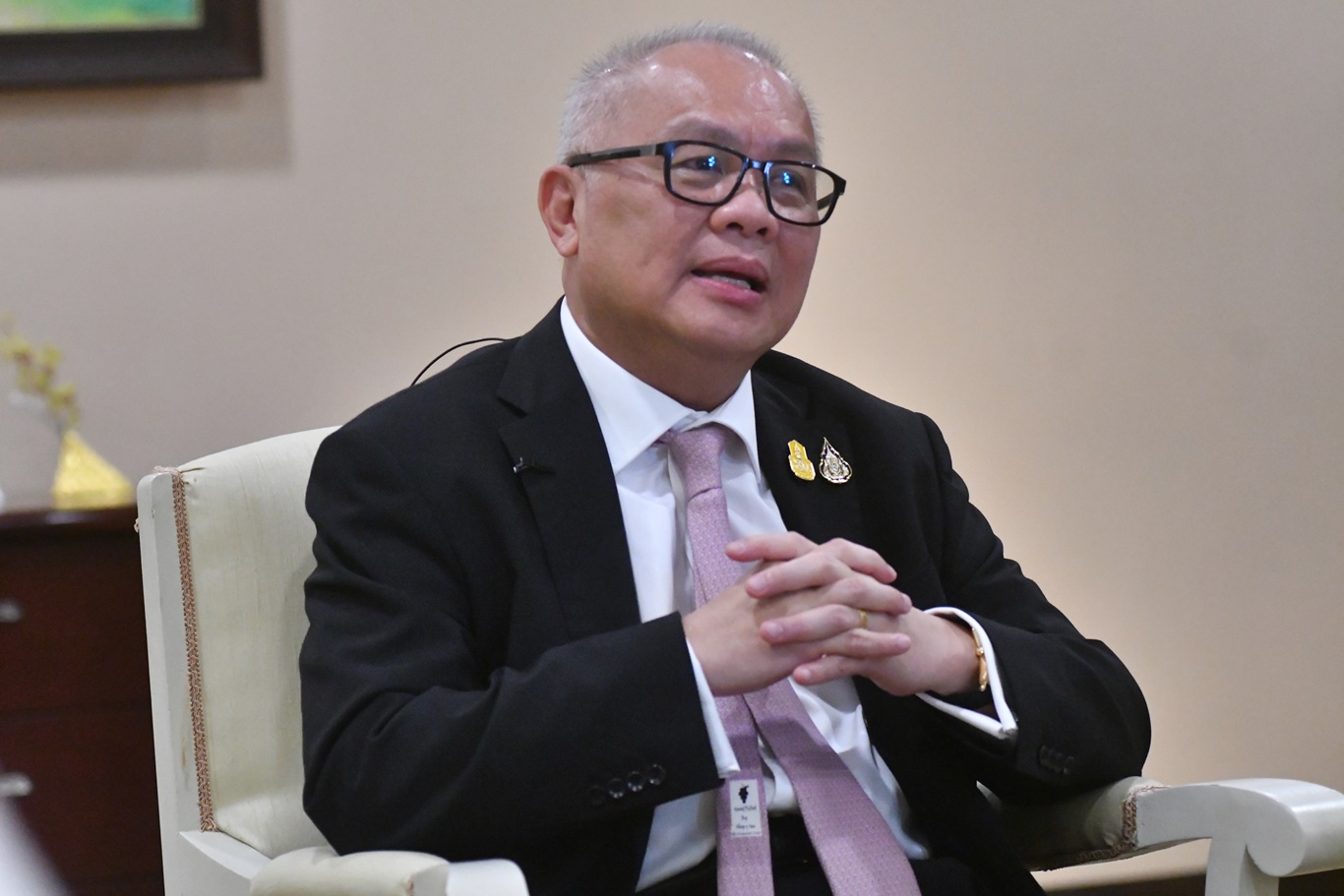 สุพัฒนพงษ์ : เปิดใจคุมเศรษฐกิจ 2 กระทรวง “เรียกผมว่ารัฐมนตรีคลังอาวุโส”