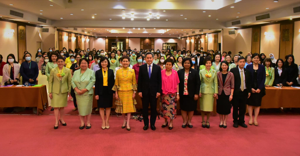 ปลัด พม. เปิดโครงการอบรมผู้ระกอบการสตรีชุมชน เสริมความรู้ แนวทางปรับเปลี่ยนธุรกิจรับมือไวรัสโควิด-19