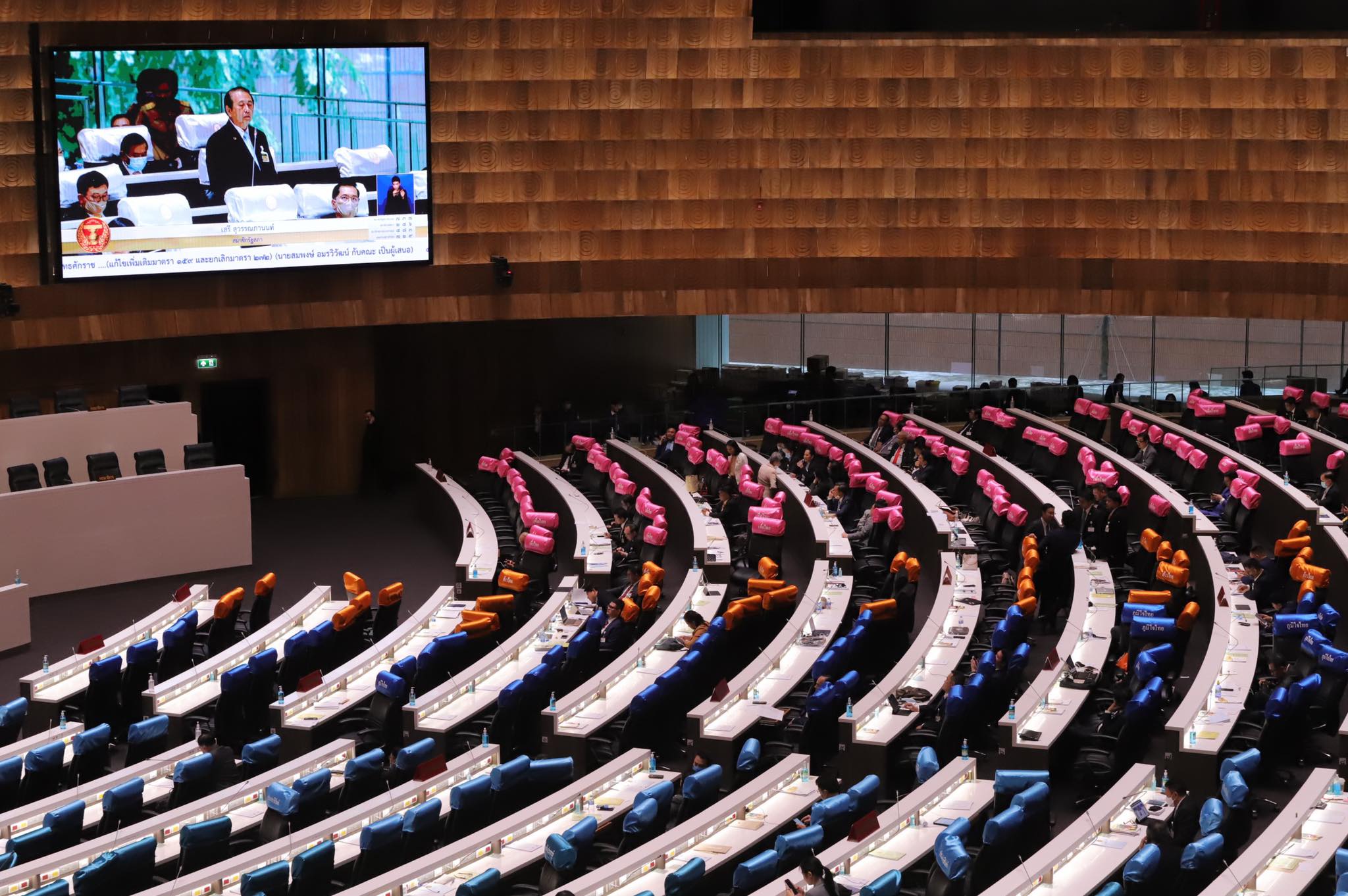 ประยุทธ์ ไฟเขียว เปิดประชุมสภา แก้วิกฤตการเมือง