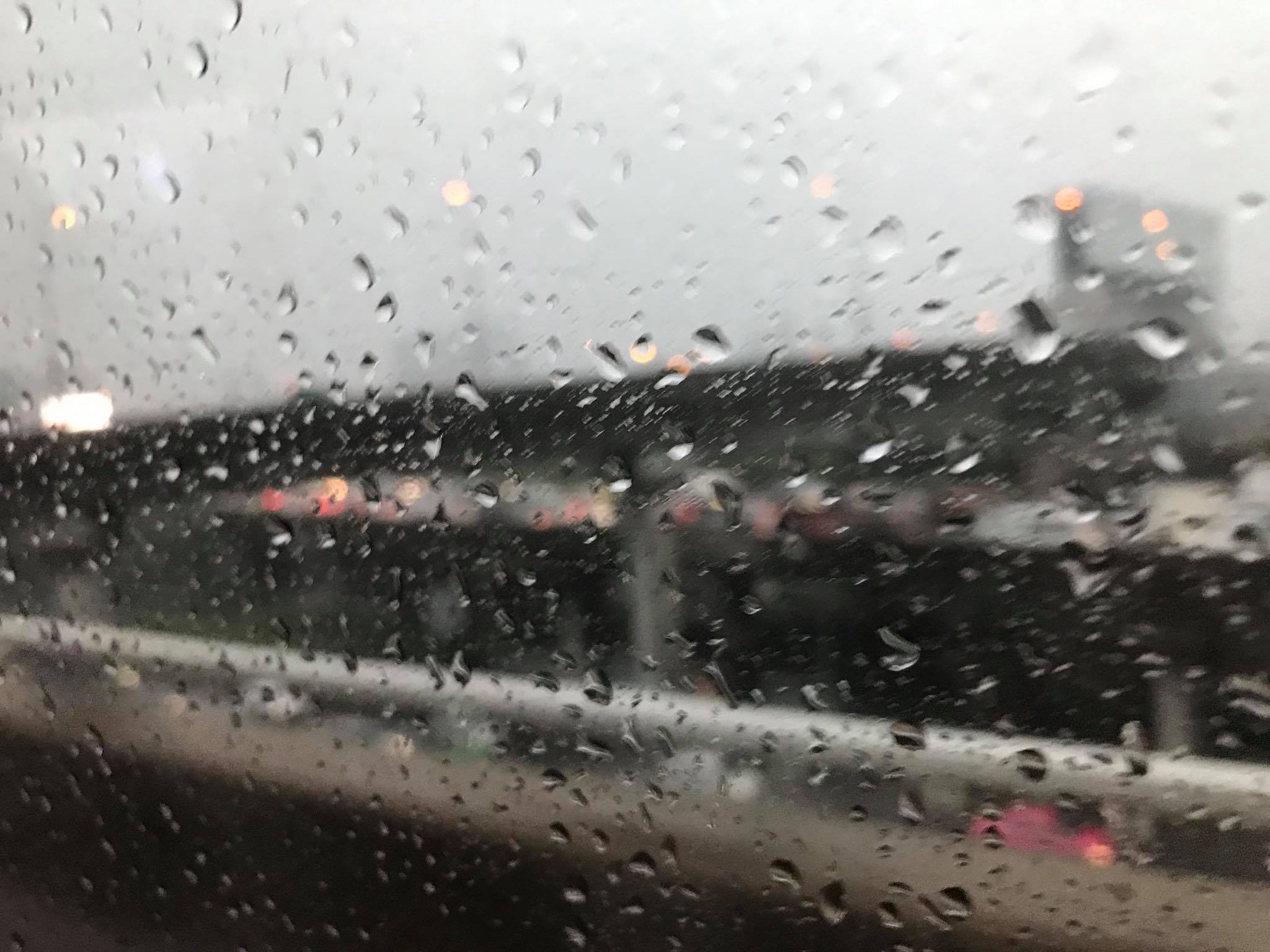 กรมอุตุฯ เตือน ฝนตกเกือบ 40 จังหวัด กทม.-ปริมณฑล 70%