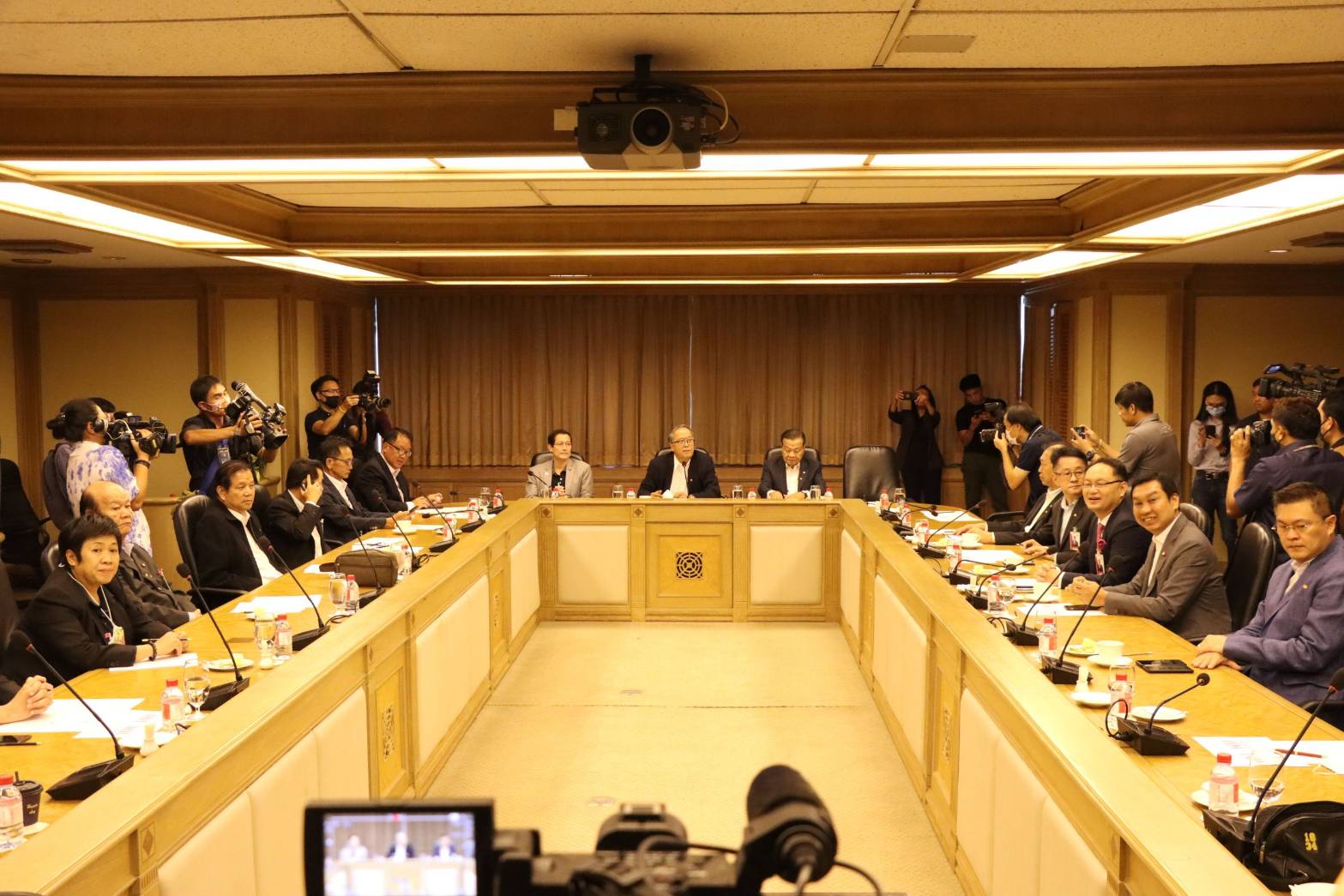 ที่ประชุม พรรคเพื่อไทย