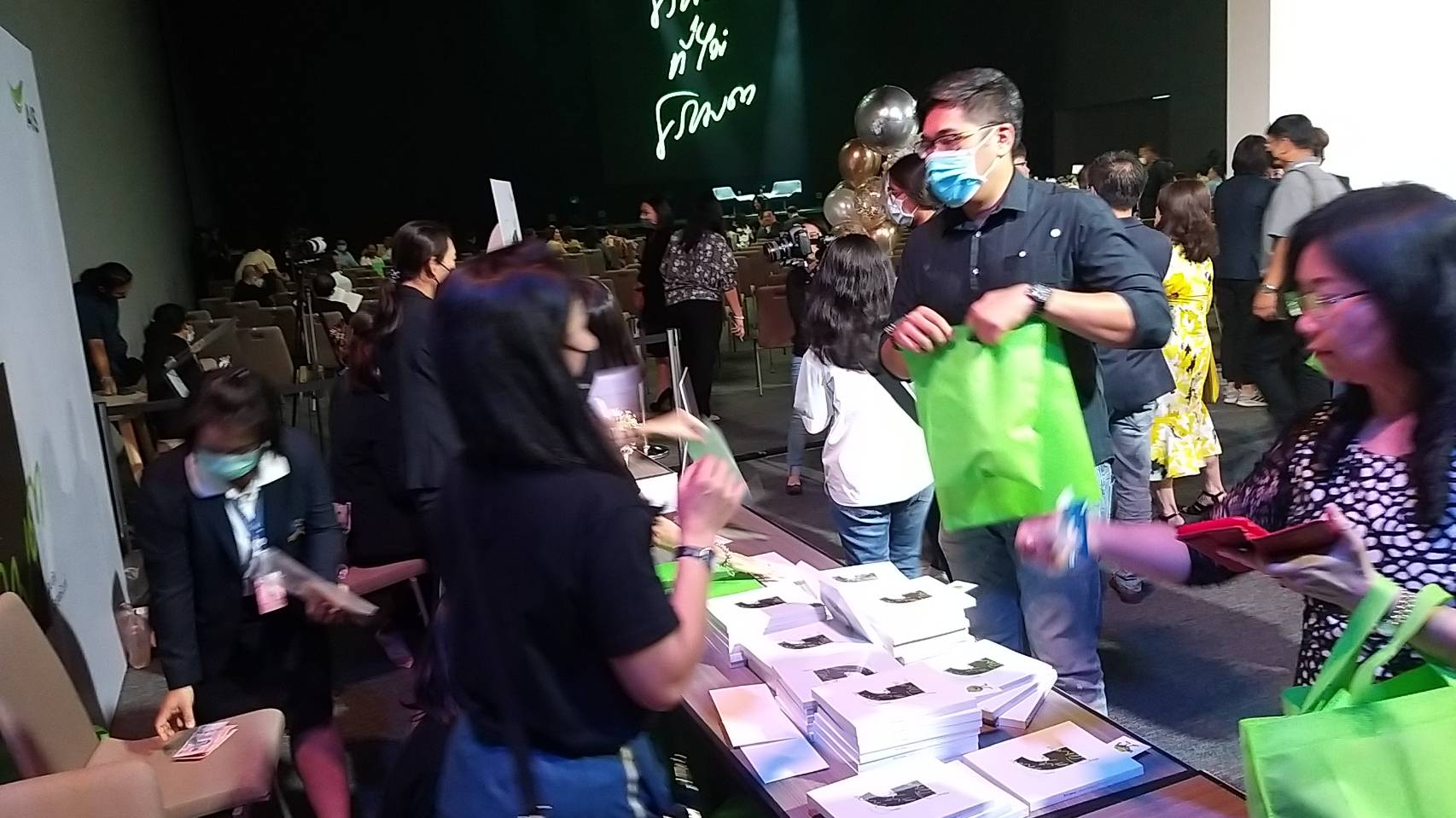เปิดตัวหนังสือ30ปี 'ธรรมดาที่ไม่ธรรมดา'