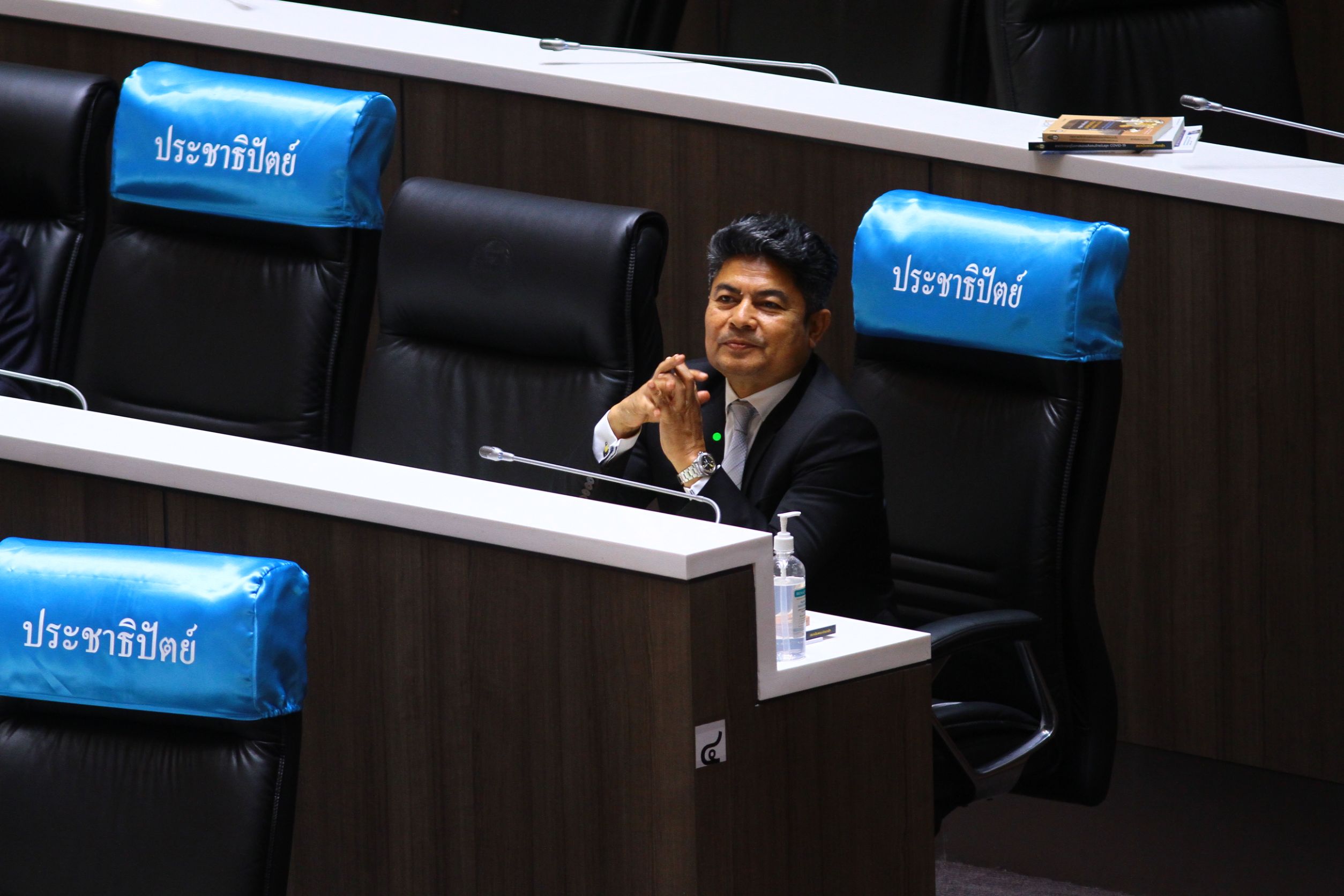 ศาลสั่ง “เทพไท” ส.ส. ประชาธิปัตย์ หยุดปฏิบัติหน้าที่ทันที