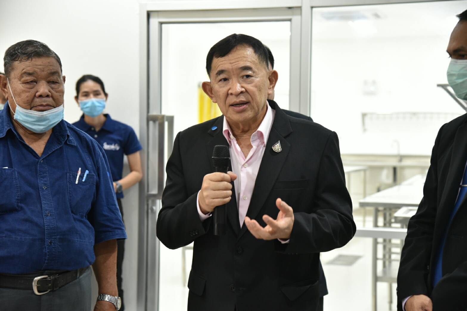 “วีรศักดิ์” ลงพื้นที่อุบลฯ แนะเกษตรกรโคเนื้อ-เกษตรอินทรีย์ ใช้ FTA ดันส่งออก