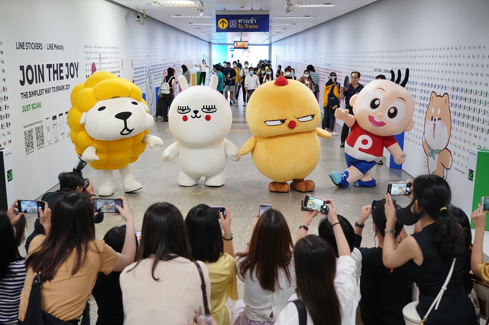 เที่ยวอุโมงค์ Art Gallery ชมแคแร็กเตอร์สุดโปรดจาก LINE แบบใหญ่สะใจ