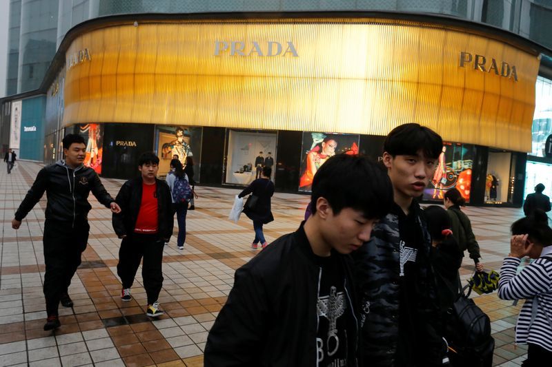 ตลาดลักเซอรี่จีน ยังแกร่ง Prada ยอด 8 เดือนพุ่ง