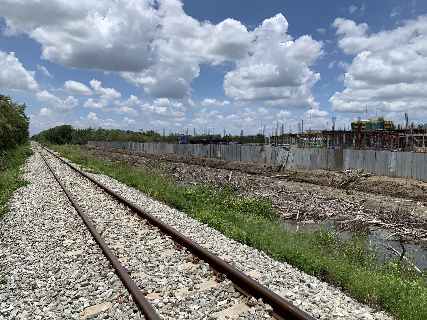 เสร็จปี’65 ที่หยุดรถไฟแห่งใหม่บูมแหล่งท่องเที่ยวอนุสรณ์สถาน “แฝดสยามอิน-จัน”