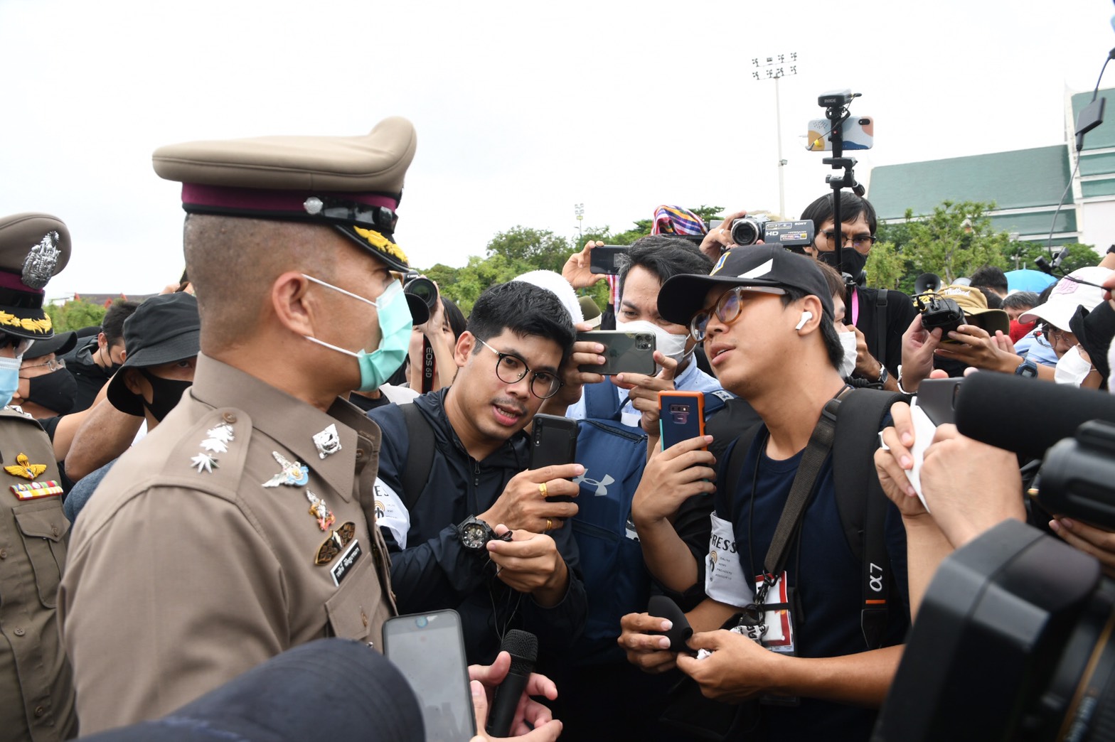 ตำรวจ ยัน ไม่มีแผนผลักดันผู้ชุมนุม ออกจากสนามหลวง