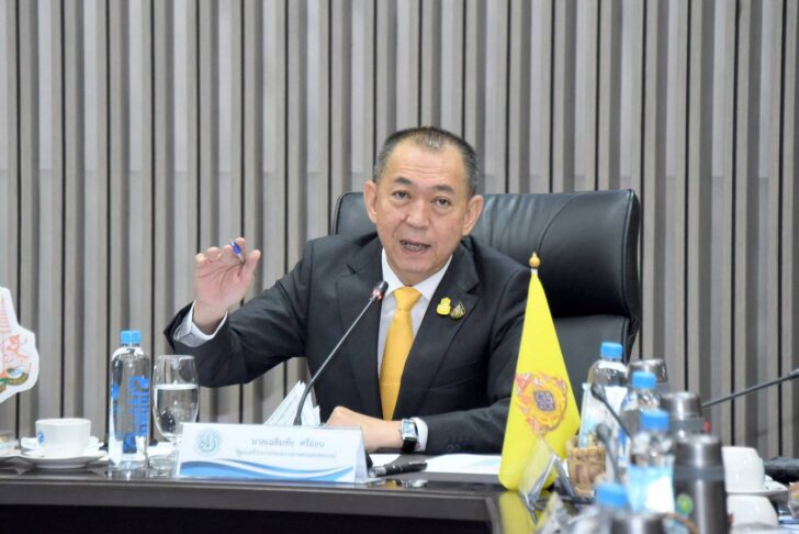 นายเฉลิมชัย ศรีอ่อน รัฐมนตรีว่าการกระทรวงเกษตรและสหกรณ์ นายเฉลิมชัย ศรีอ่อน รัฐมนตรีว่าการกระทรวงเกษตรและสหกรณ์