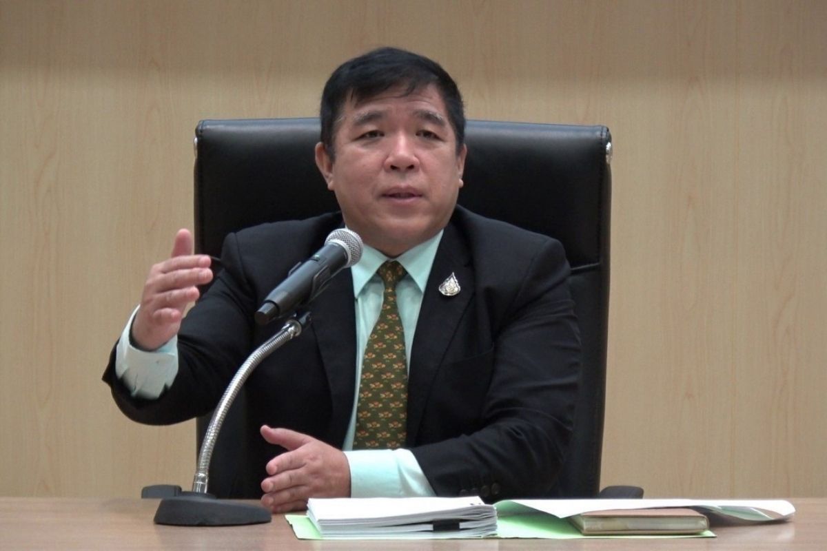 ‘รุ่งโรจน์’ อดีตรักษาการ ผอ.อคส. ให้ปากคำ ปมค้าถุงมือยาง 500 ล้านกล่อง