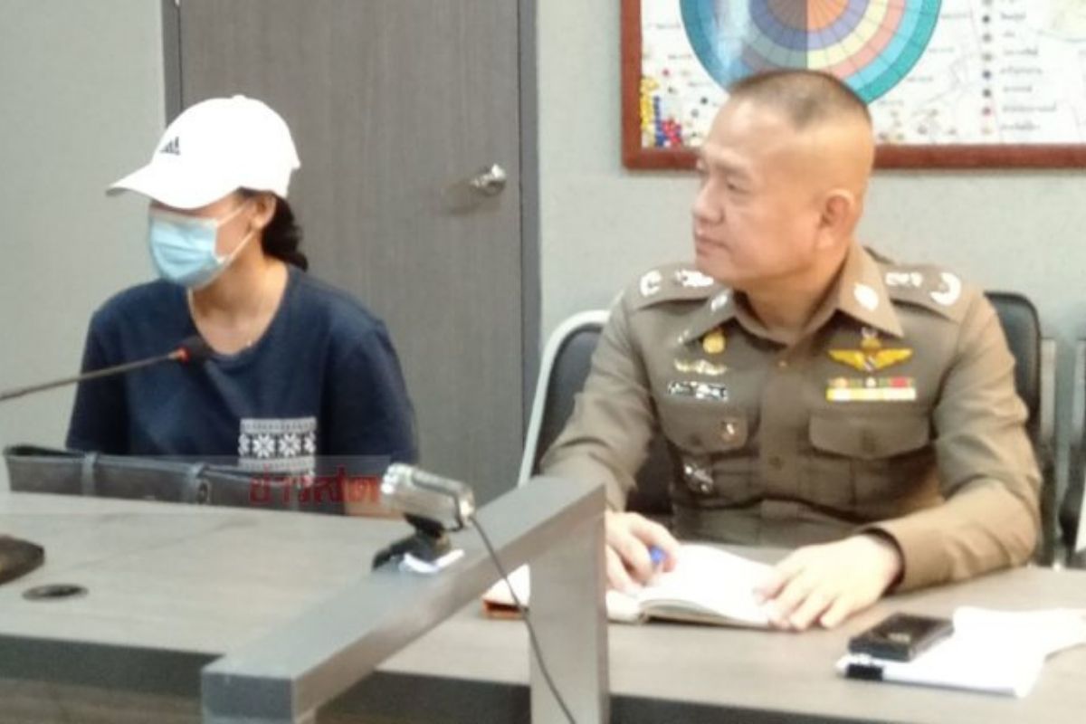“ครูจุ๋ม” มอบตัวแล้ว ตำรวจตั้ง 2 ข้อหา ดำเนินการ 8 คดี