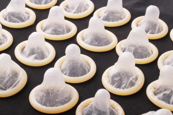 condoms ยึดถุงยางใช้แล้วรีไซเคิลเตรียมขายใหม่