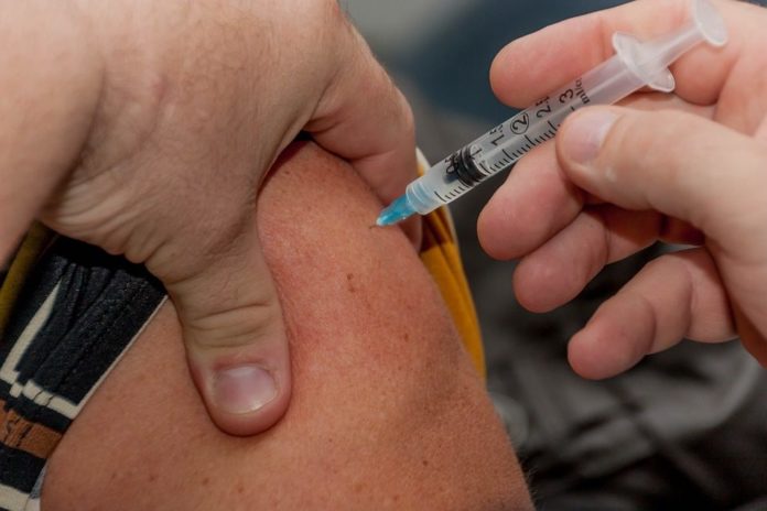 flu-shot-1719334_960_720-696x464 ฉีดวัคซีน