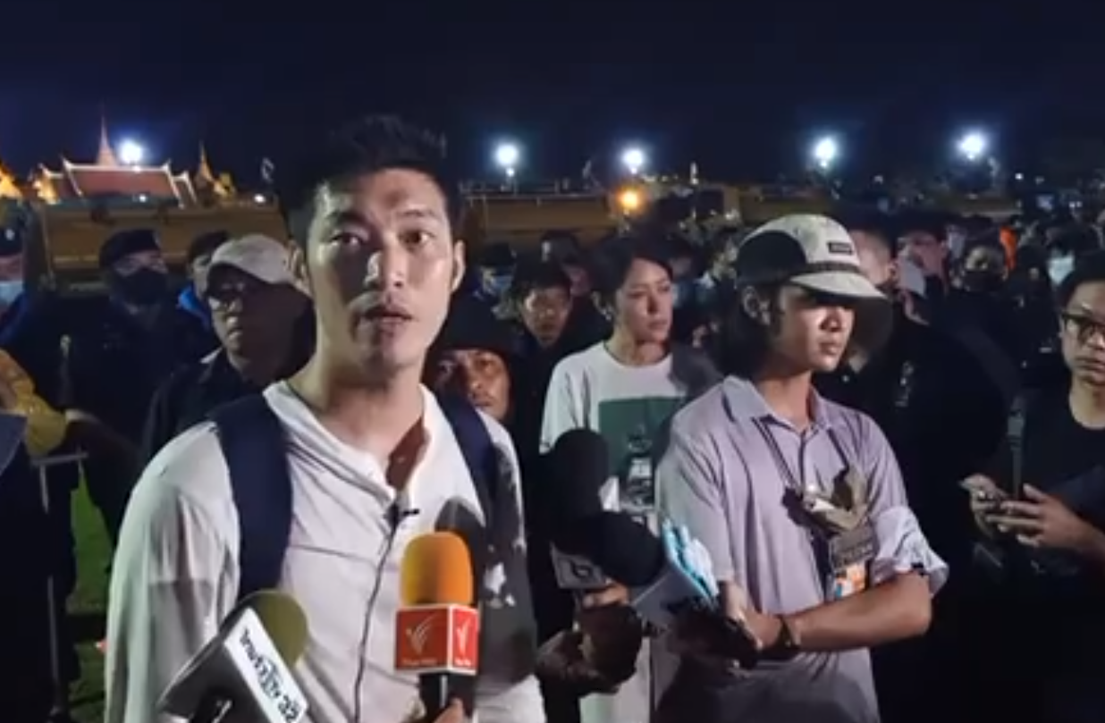 ธนาธร ร่วมชุมนุมสนามหลวง ภูมิใจเป็นส่วนหนึ่งของการต่อสู้