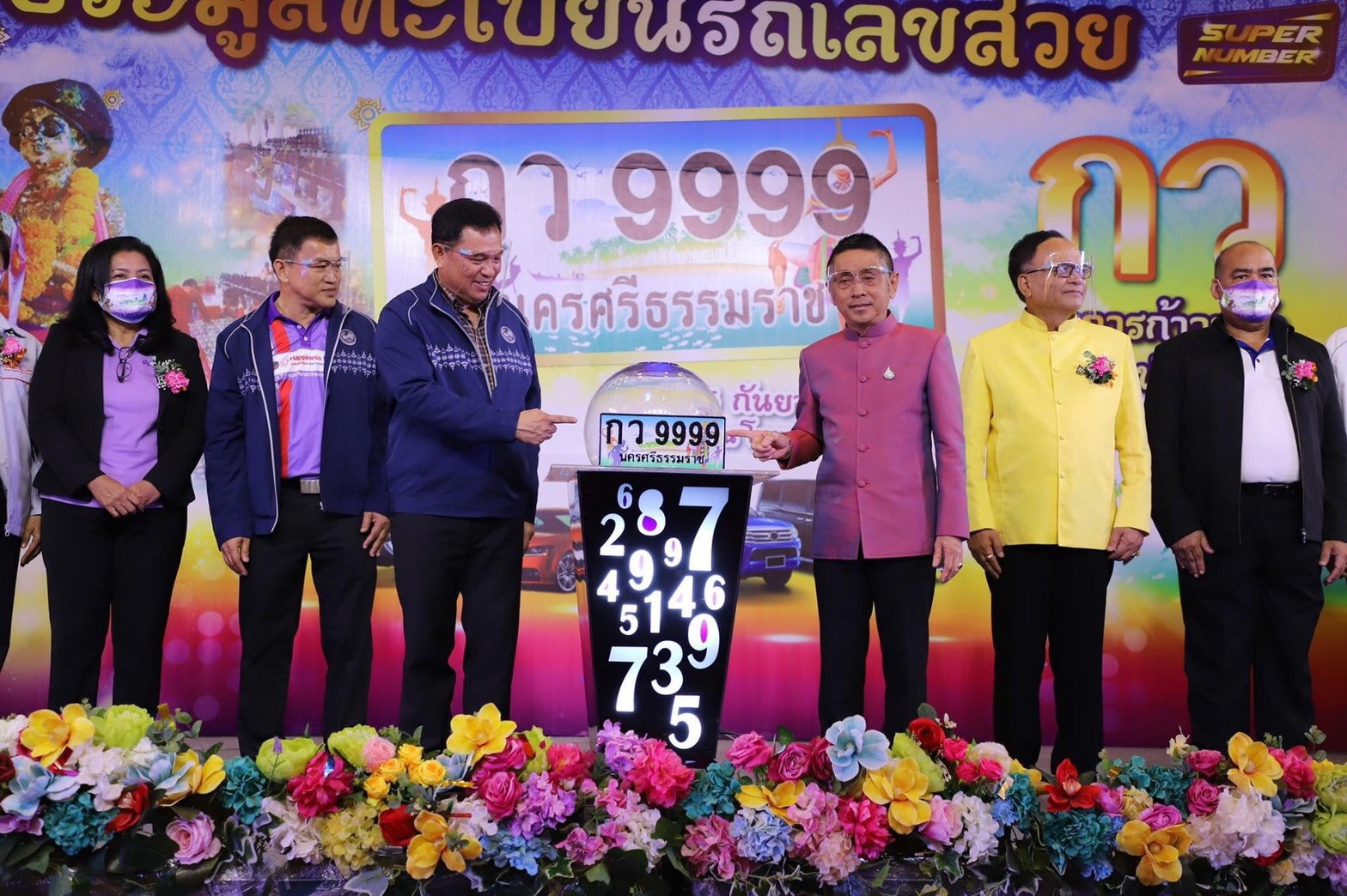 คนแห่ประมูลทะเบียนเลขสวยรุ่นพุทธา ภิเษก ”วัดเจดีย์ไอ้ไข่” คึกคัก