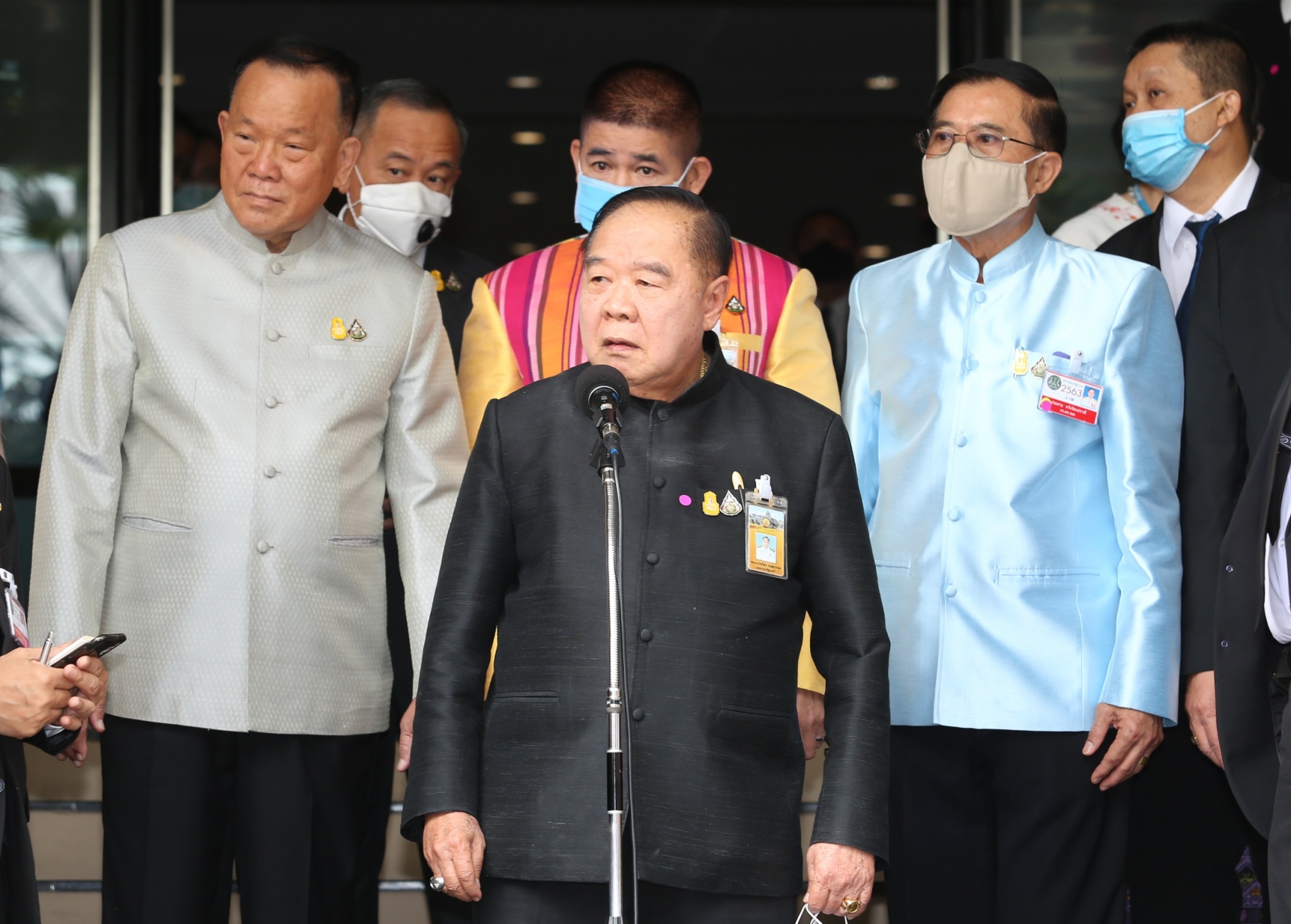 รัฐบาลแห่งชาติ “ประวิตร” เมินหน้า “ผมไม่ได้เป็นผู้ให้ข่าว”
