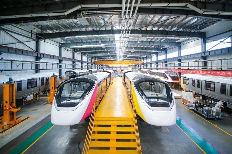 รถไฟฟ้า ”ชมพู-เหลือง” ขบวนแรกมาแล้ว เปิดใช้ ต.ค. 64