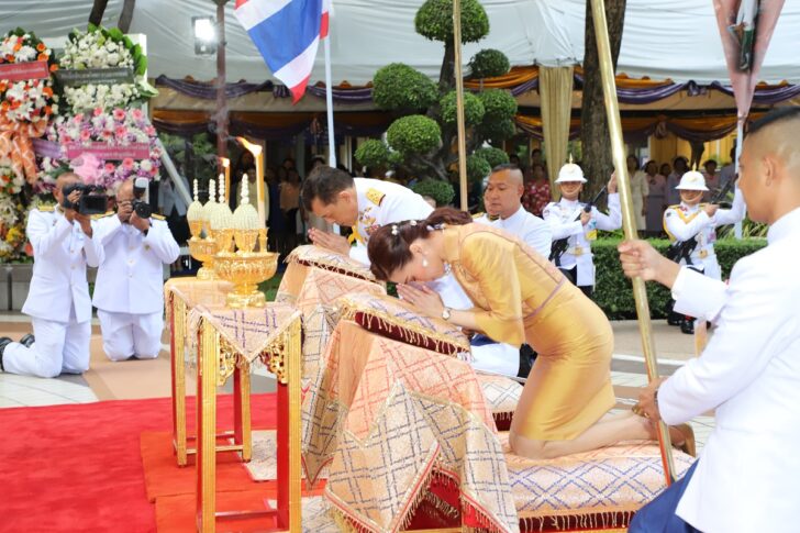 ในหลวง-วันมหิดล ในหลวง-ราชินี