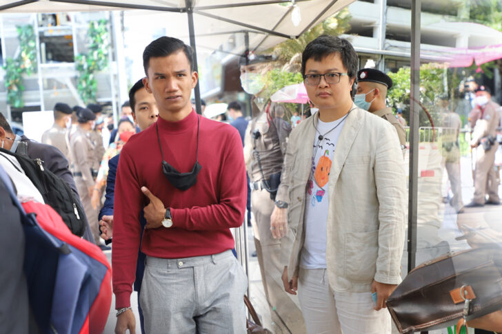 ศาลอาญา ไมค์ ทนายอานนท์ ศาลอาญา ไมค์ ทนายอานนท์
