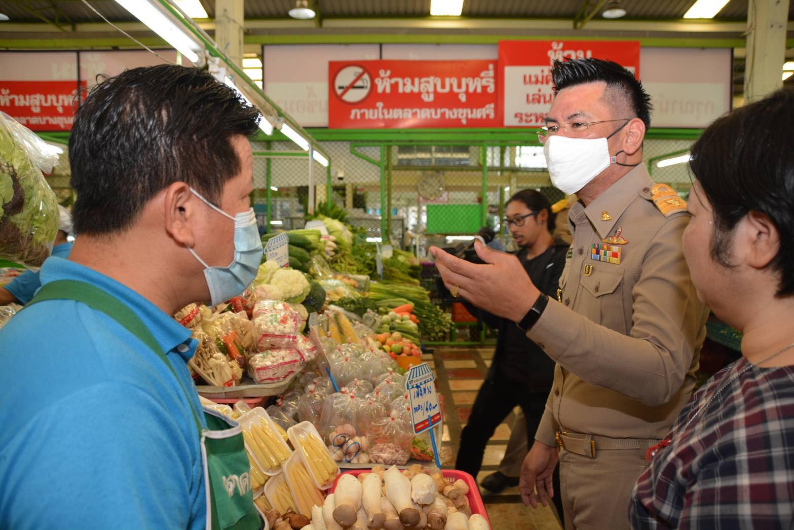 “วัฒนศักย์” อธิบดีค้าภายในคนใหม่ ตรวจตลาดนัดแรก เจอผักแพงรับเทศกาลเจ