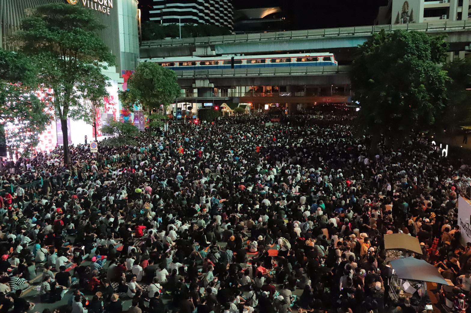 คณะประชาชนปลดแอก ลั่น ไม่ต้องสลายชุมนุม ประกาศ 4 ทุ่มแยกย้าย