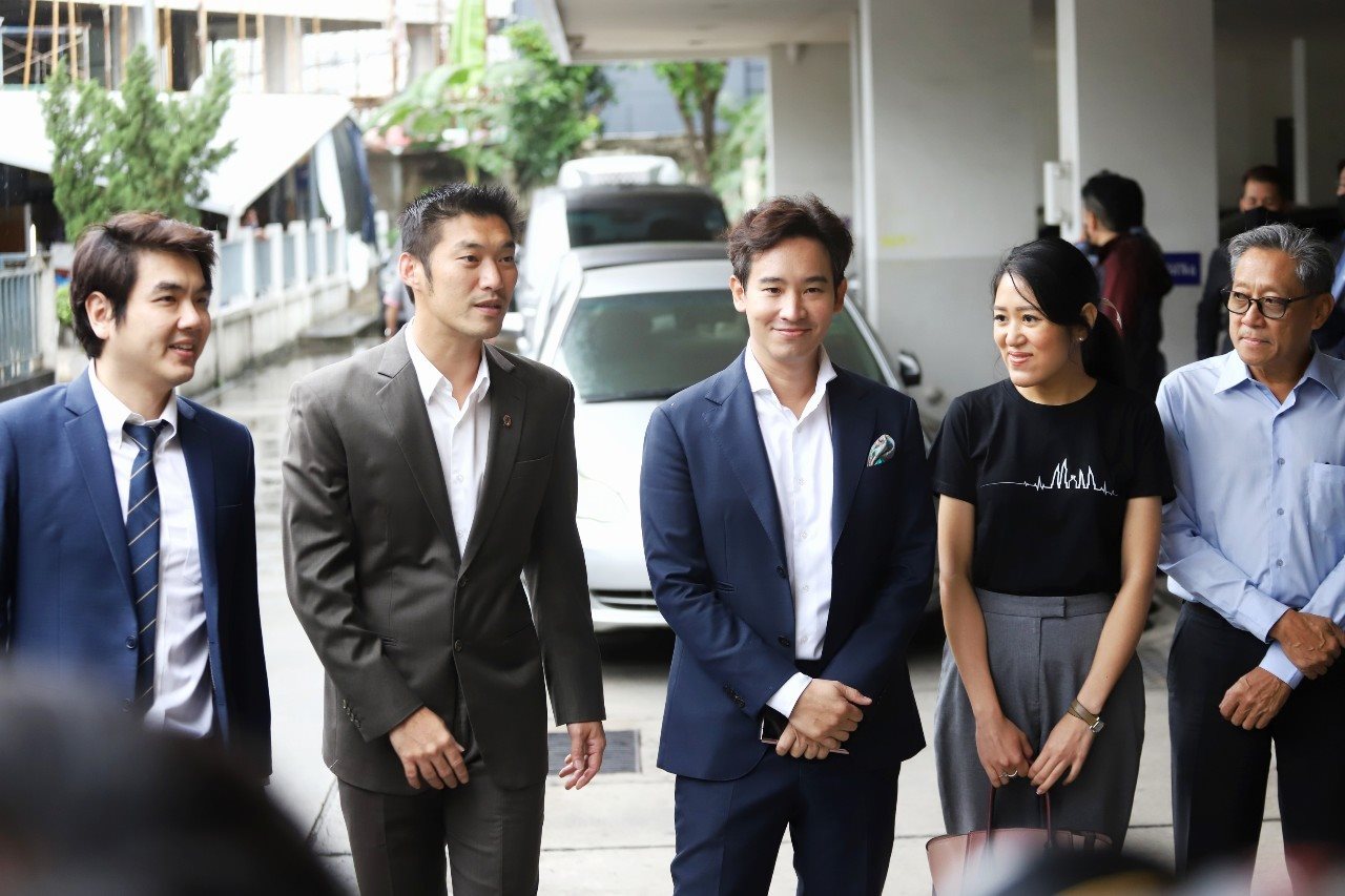 ปล่อยตัวชั่วคราวธนาธร