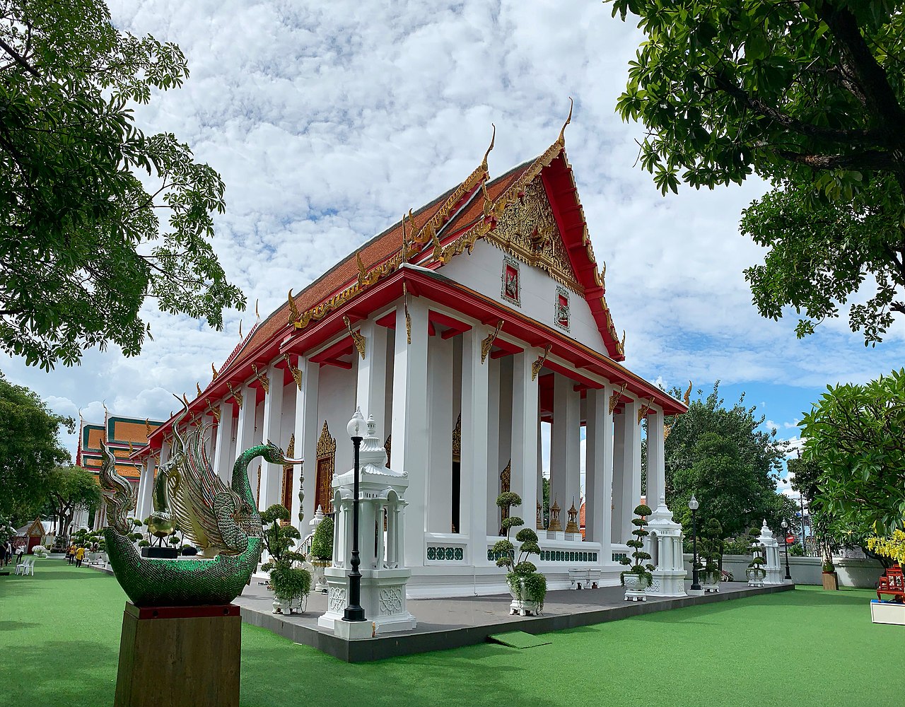 ทำไม อดีต ผบ.ตร.-ผบ.ทบ. เลือกบวช ‘วัดพระเจ้าตากฯ”