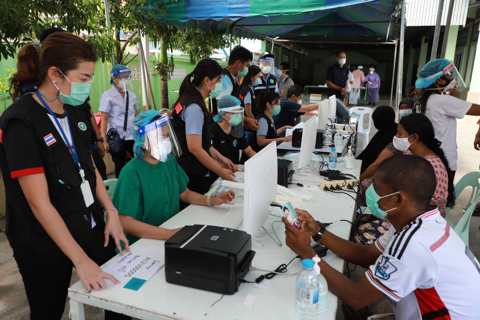 ที่ปรึกษาอนุทินบินด่วนลงพื้นที่แม่สอด แจงตรวจ 1,500 คน ยังไม่พบติดเชื้อ