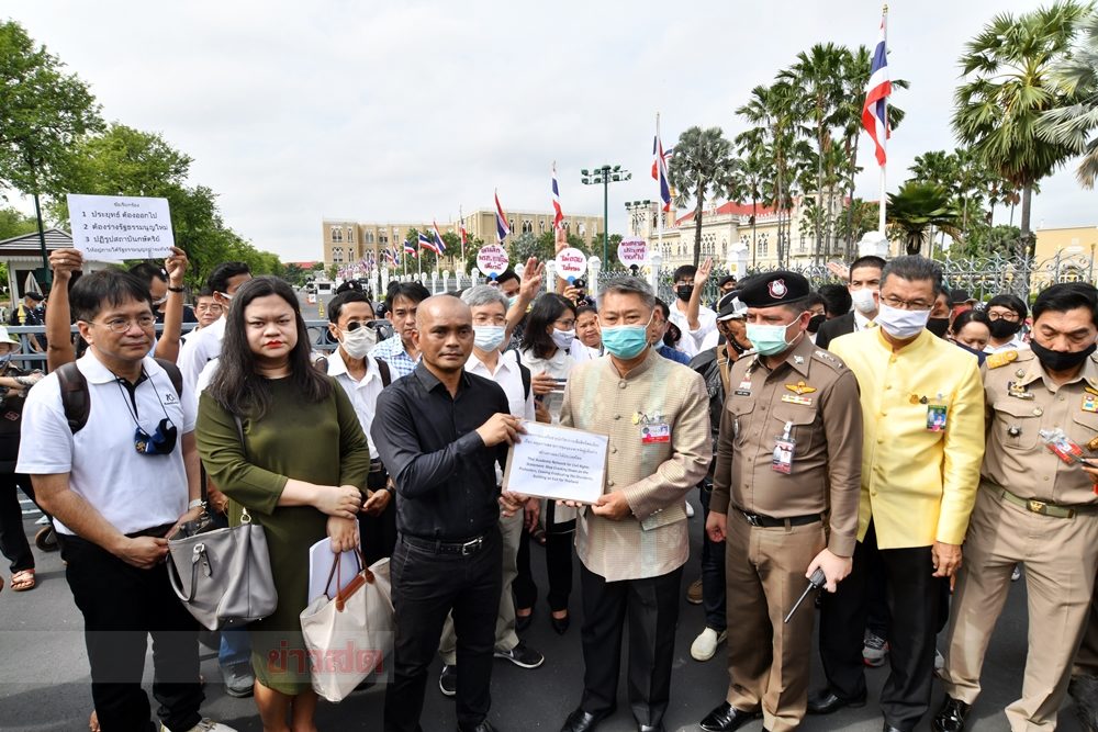 อาจารย์ 1,118 คนขู่นัดหยุดสอนทั่วประเทศ จี้ “ประยุทธ์” ลาออก